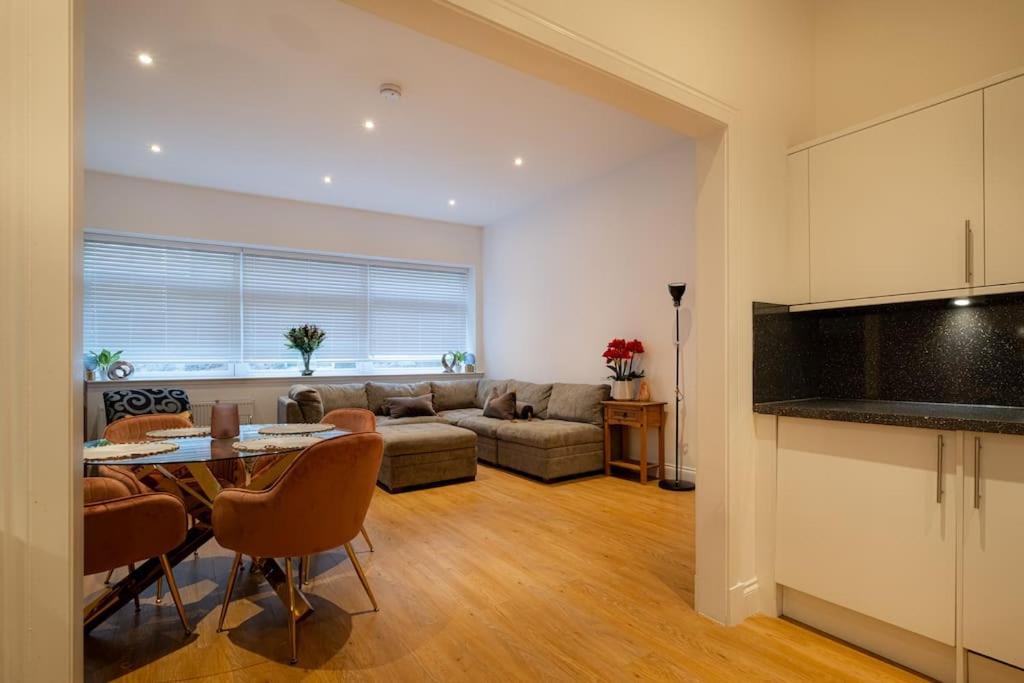 2 Bed 2 Bath Spacious Apartment In Central Aberdeen Eksteriør bilde